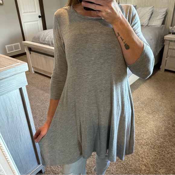 Active Collections Gray 3/4 Sleeve Scoop Neck Long Tunic Women’s Size Small - Picture 2 of 6